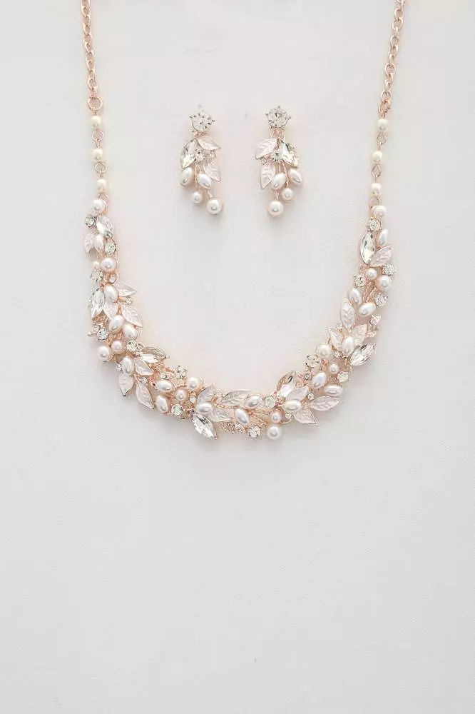 Leaf Pattern Pearl Crystal Necklace