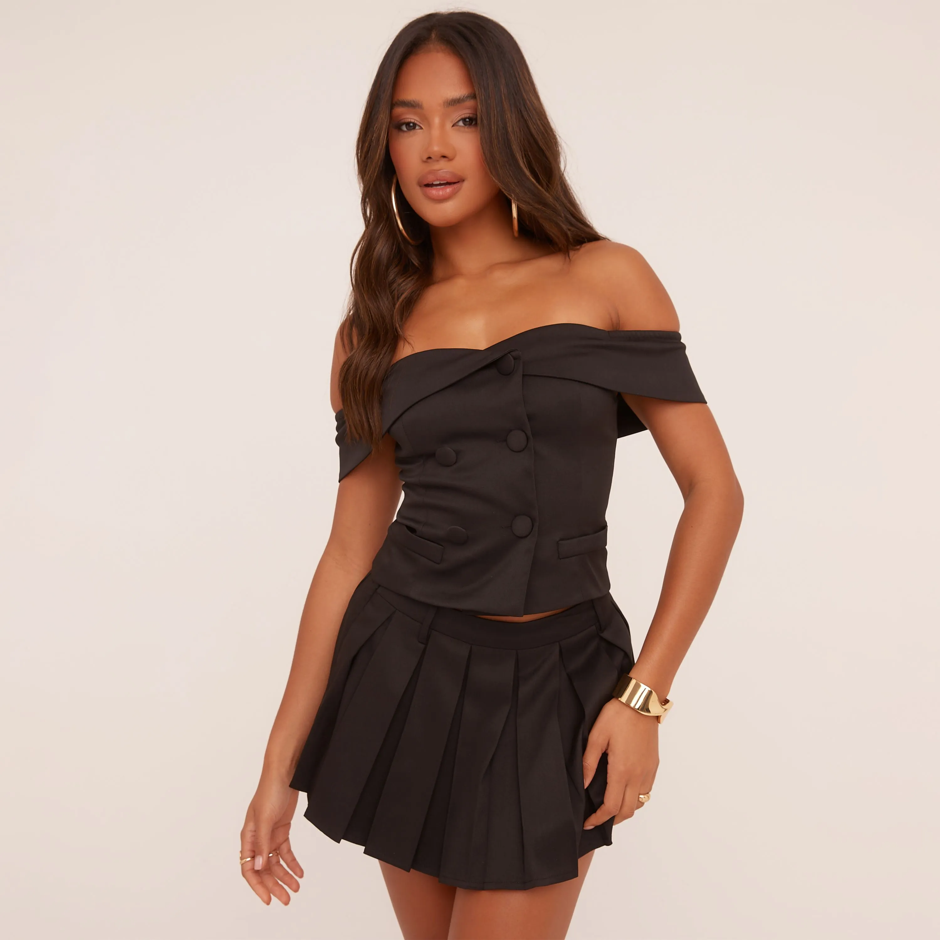 Mid Rise Tailored Pleated Skirt In Black Woven